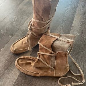 Sanuk Women's Tan Suede Boots